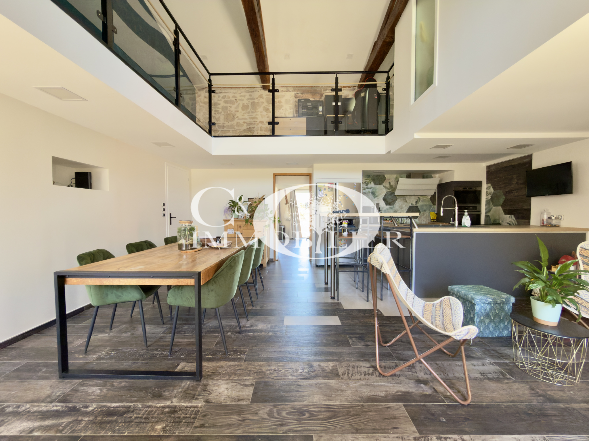 Maison en pierre rénovée avec soin de 145 m2